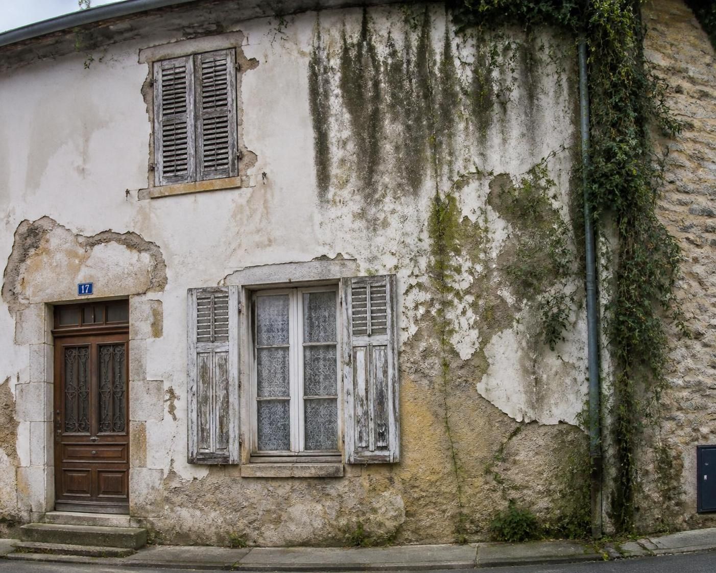 découvrez les meilleures solutions pour rénover et embellir votre façade abîmée. conseils pratiques et astuces pour donner un coup de neuf à votre maison.
