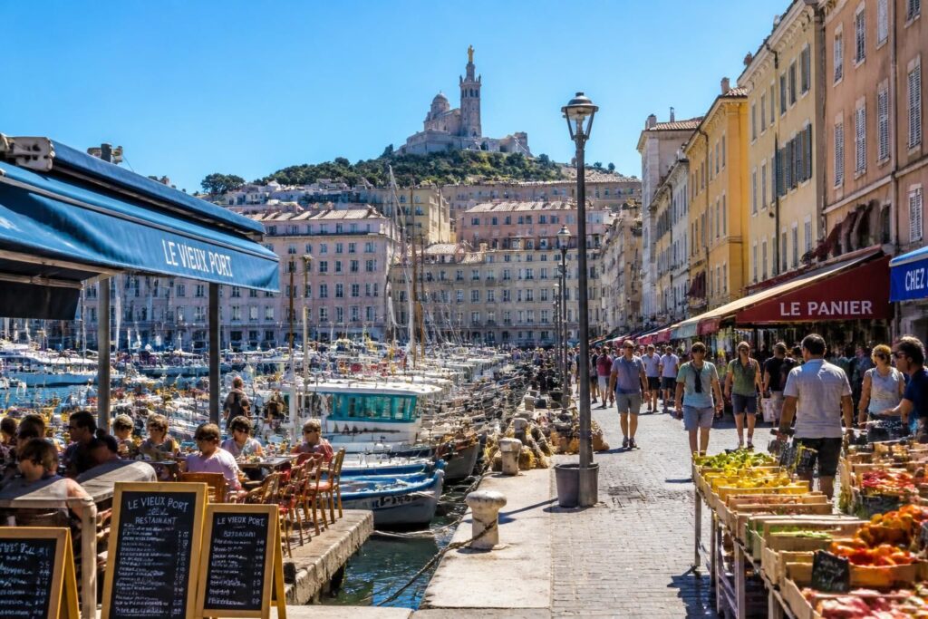 découvrez les lieux incontournables et les meilleures adresses du centre-ville de marseille pour profiter pleinement de cette ville vibrante et pleine de charme.